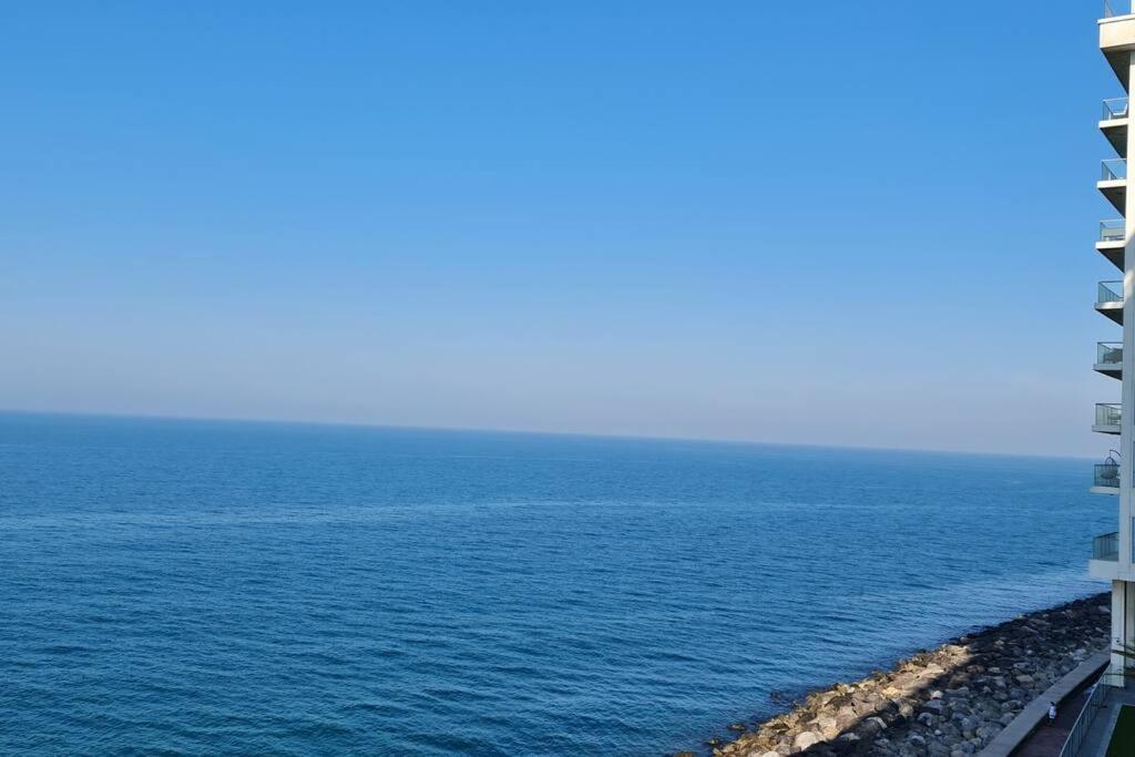 A Perfect Escape - Sea Facing Lägenhet Ras al-Khaimah Exteriör bild