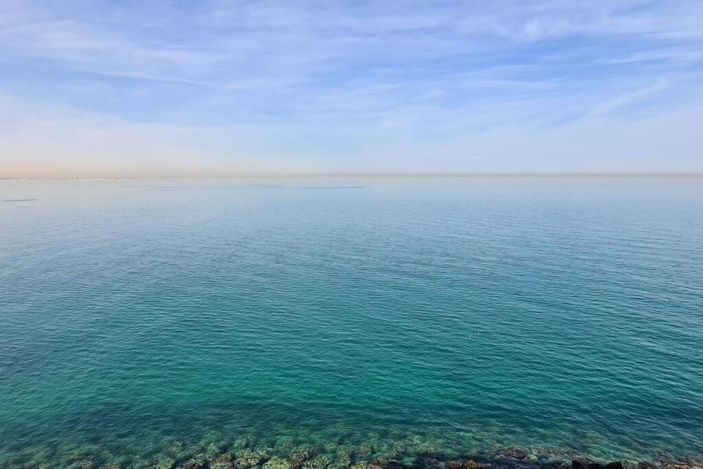 A Perfect Escape - Sea Facing Lägenhet Ras al-Khaimah Exteriör bild